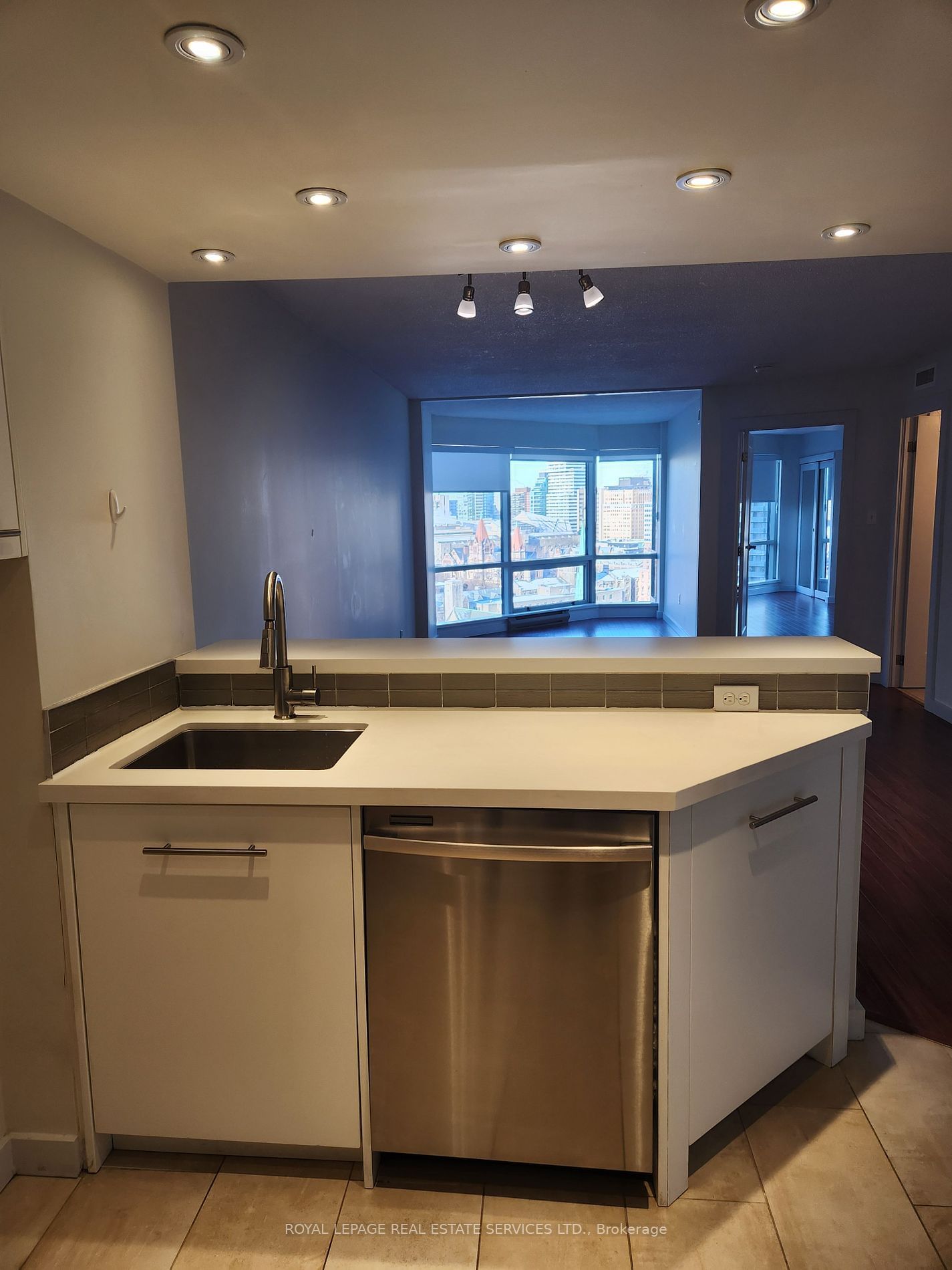 1001 Bay St, unit 1818 for rent