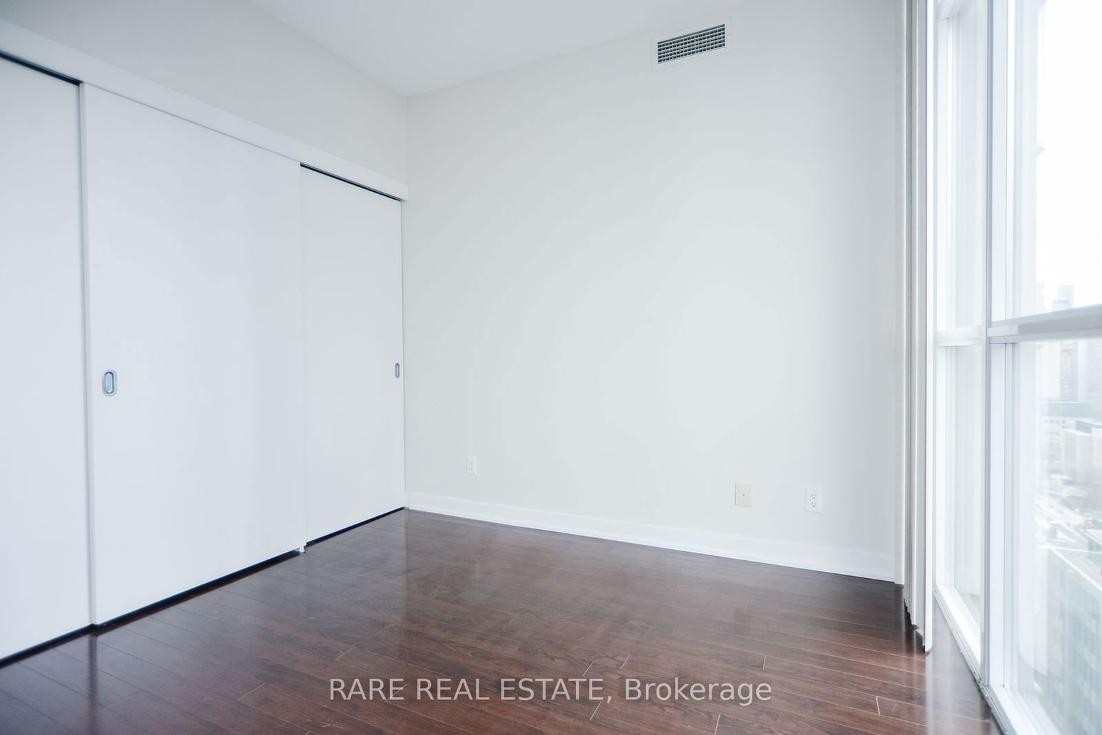 126 Simcoe St, unit 2708 for rent