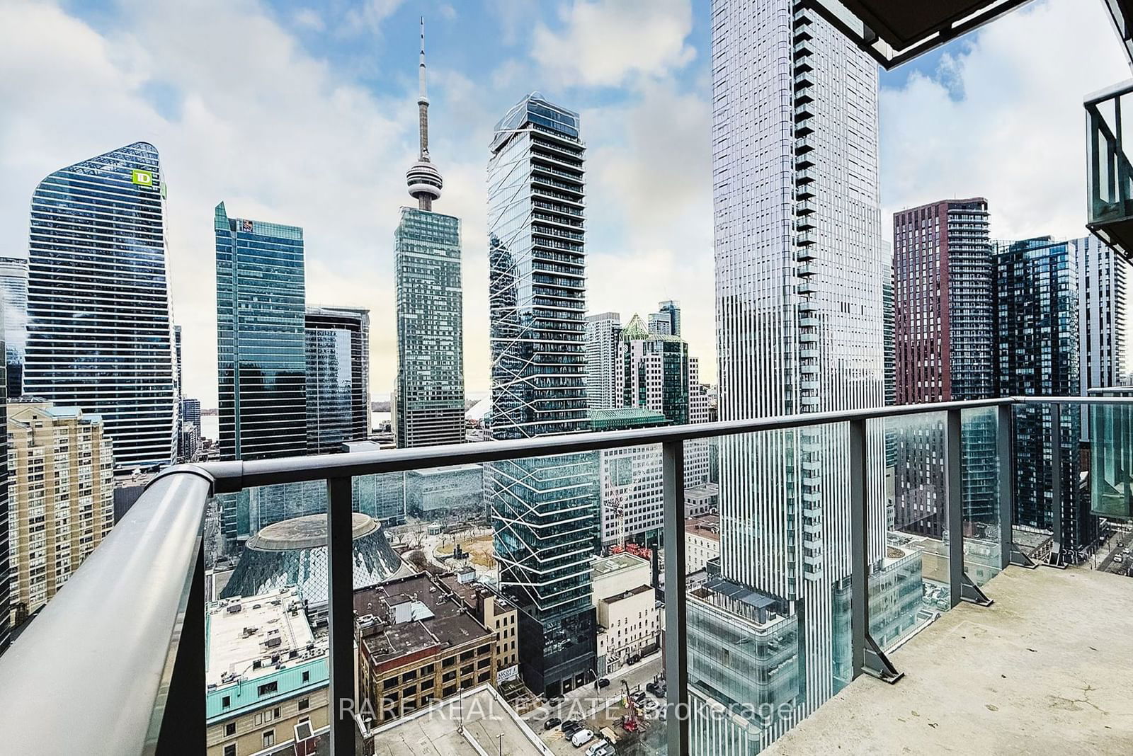 126 Simcoe St, unit 2708 for rent