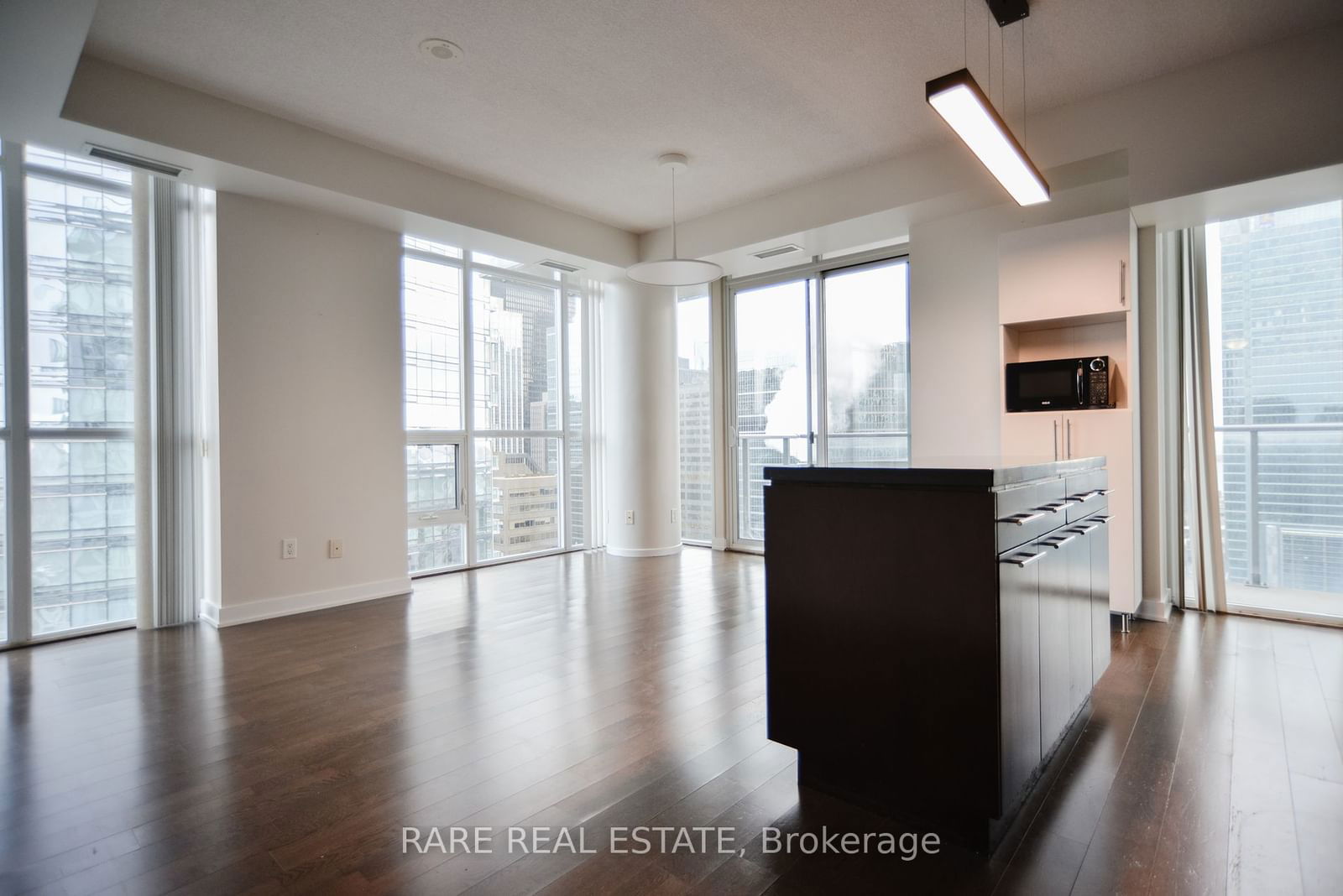 126 Simcoe St, unit 2708 for rent