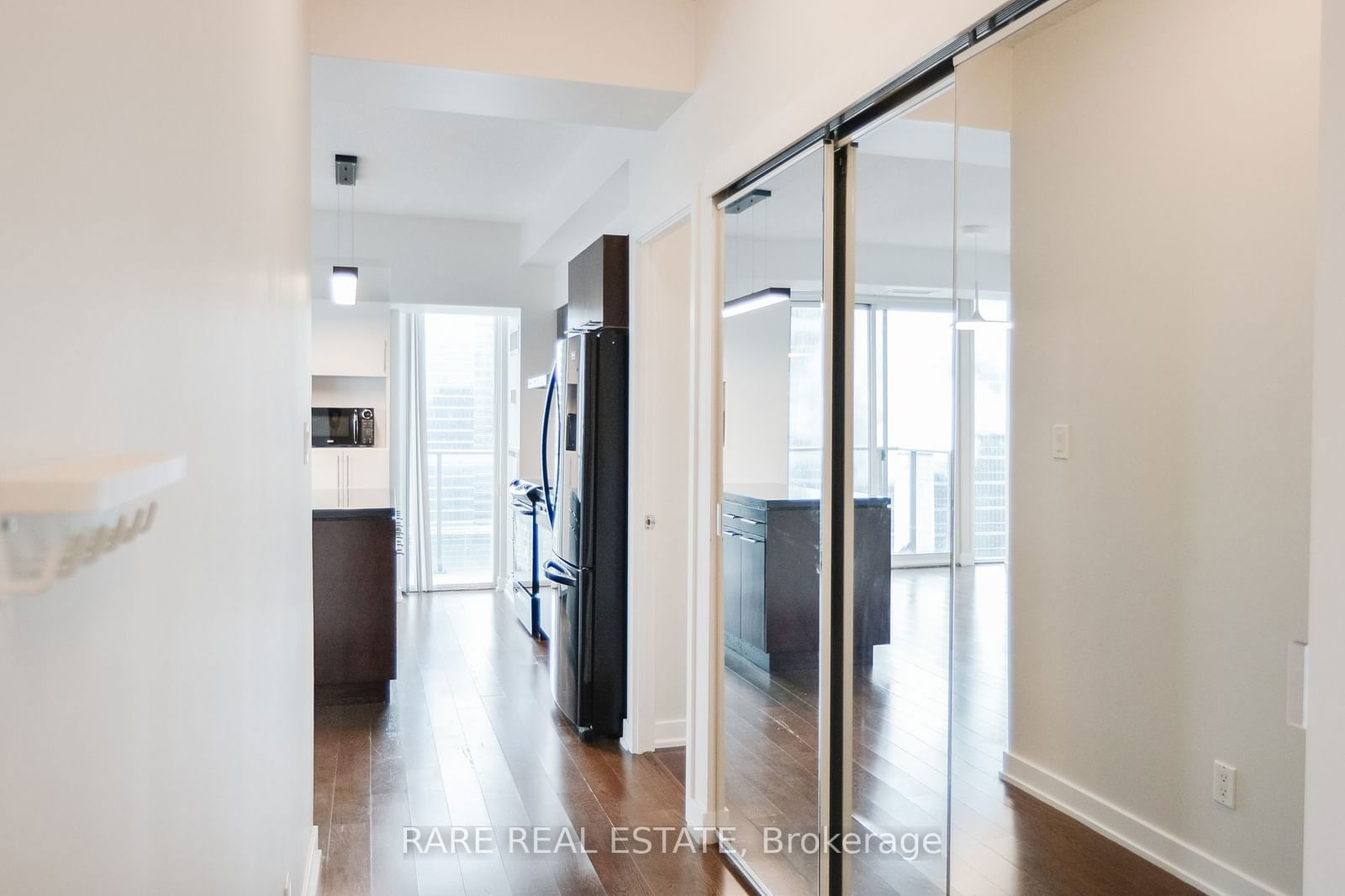 126 Simcoe St, unit 2708 for rent