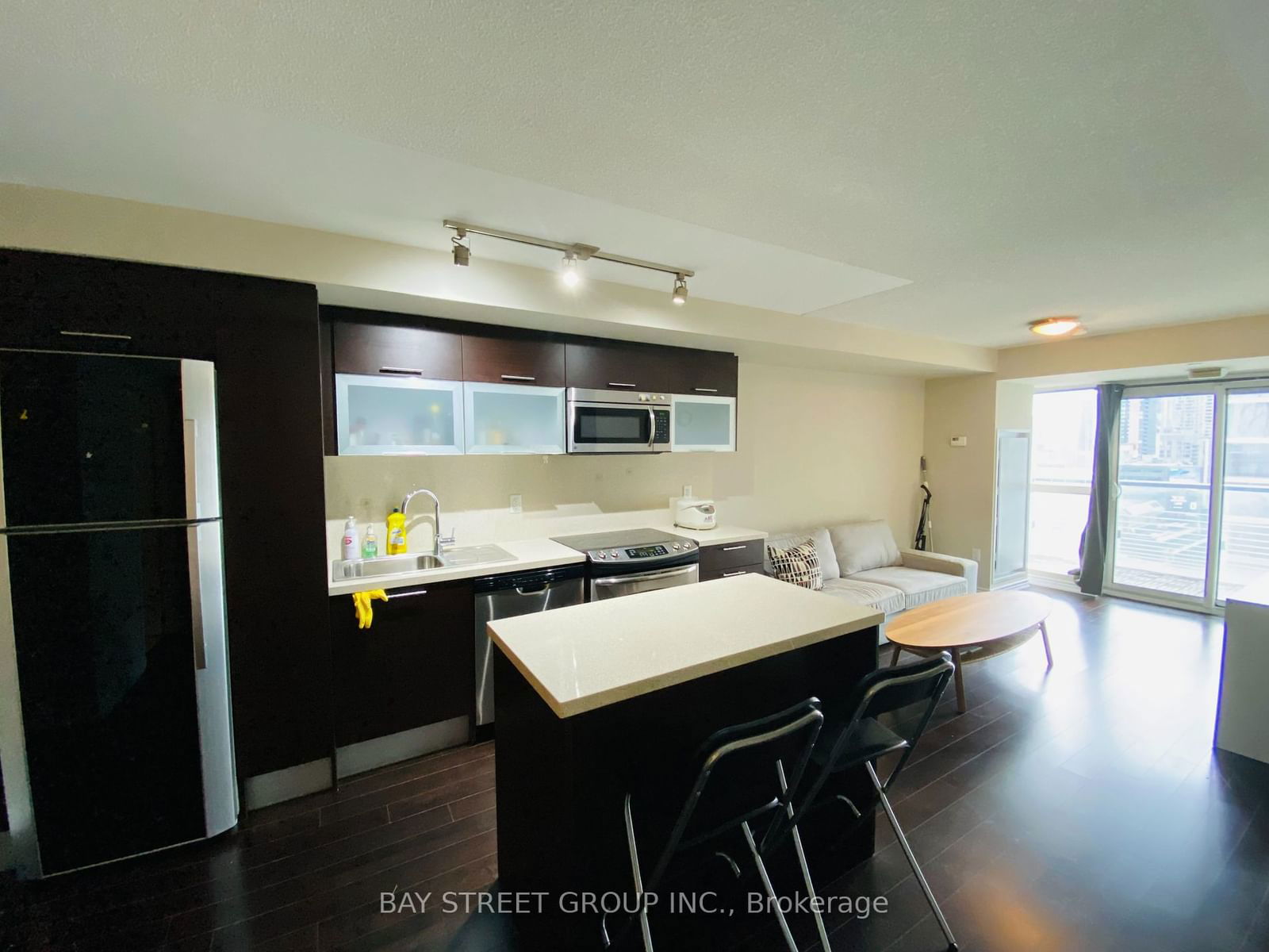 386 Yonge St, unit 1609 for rent