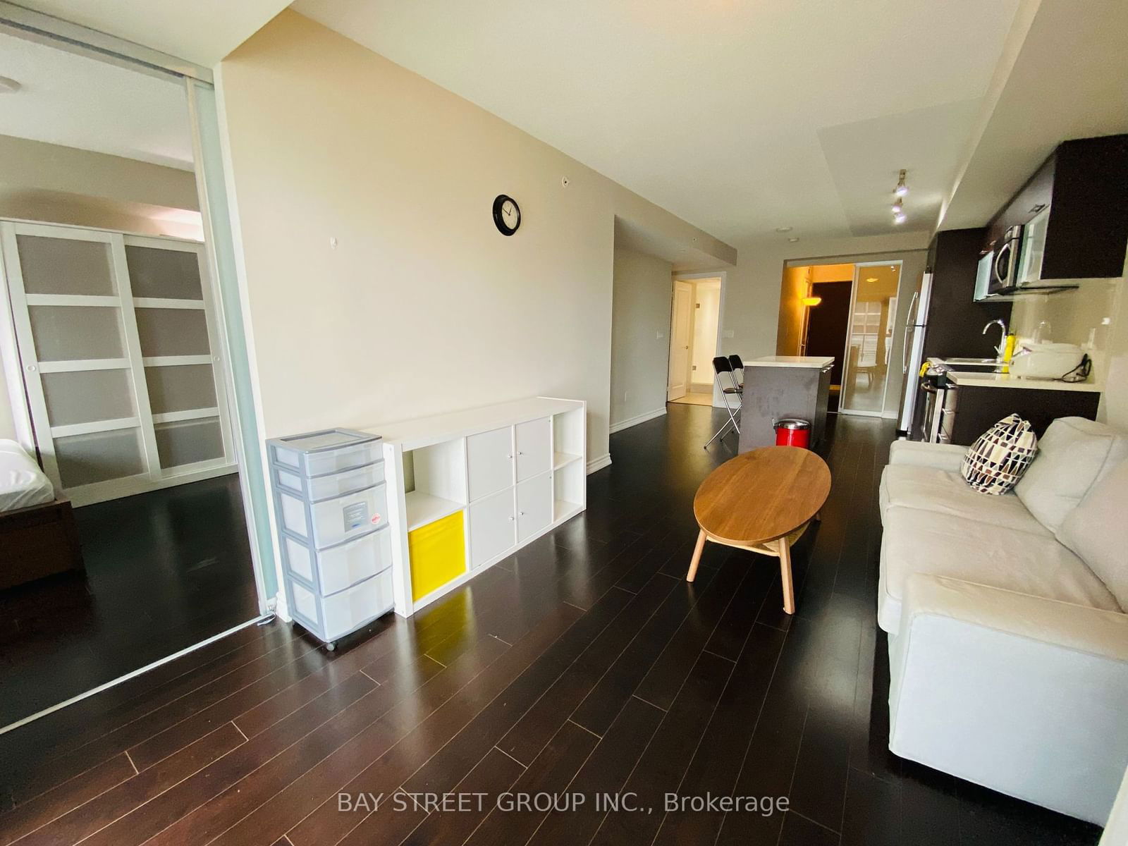 386 Yonge St, unit 1609 for rent