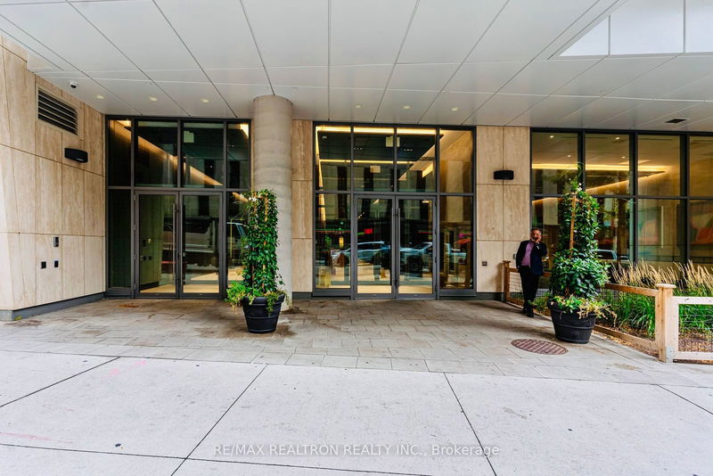 2221 Yonge St, unit 2911 for sale