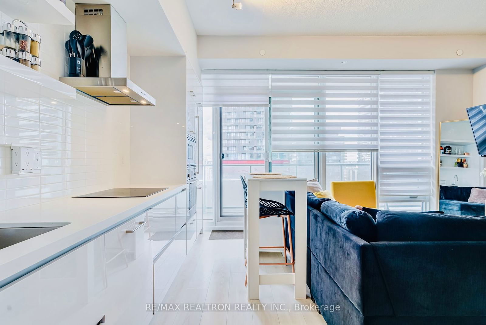 2221 Yonge St, unit 2911 for sale