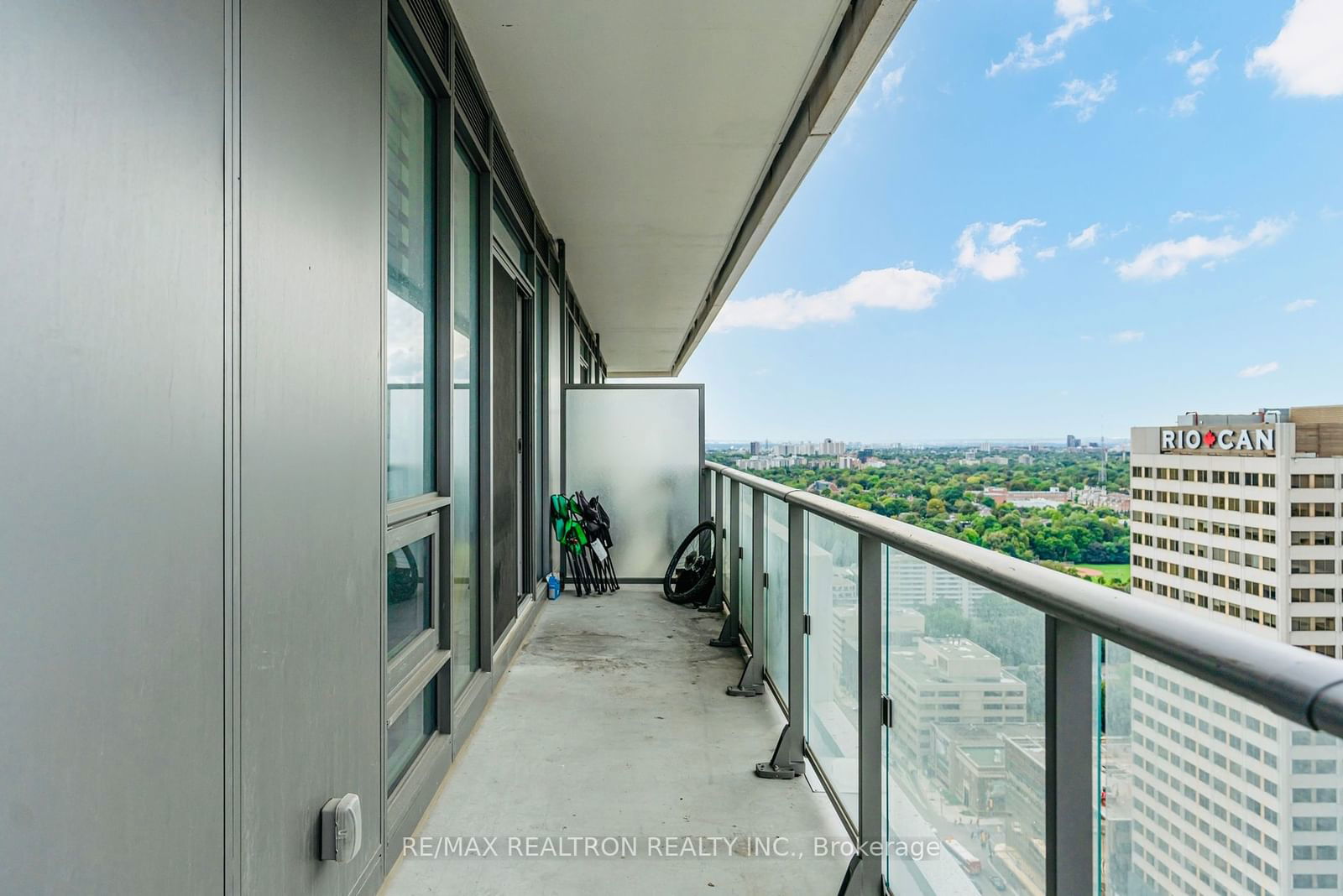 2221 Yonge St, unit 2911 for sale