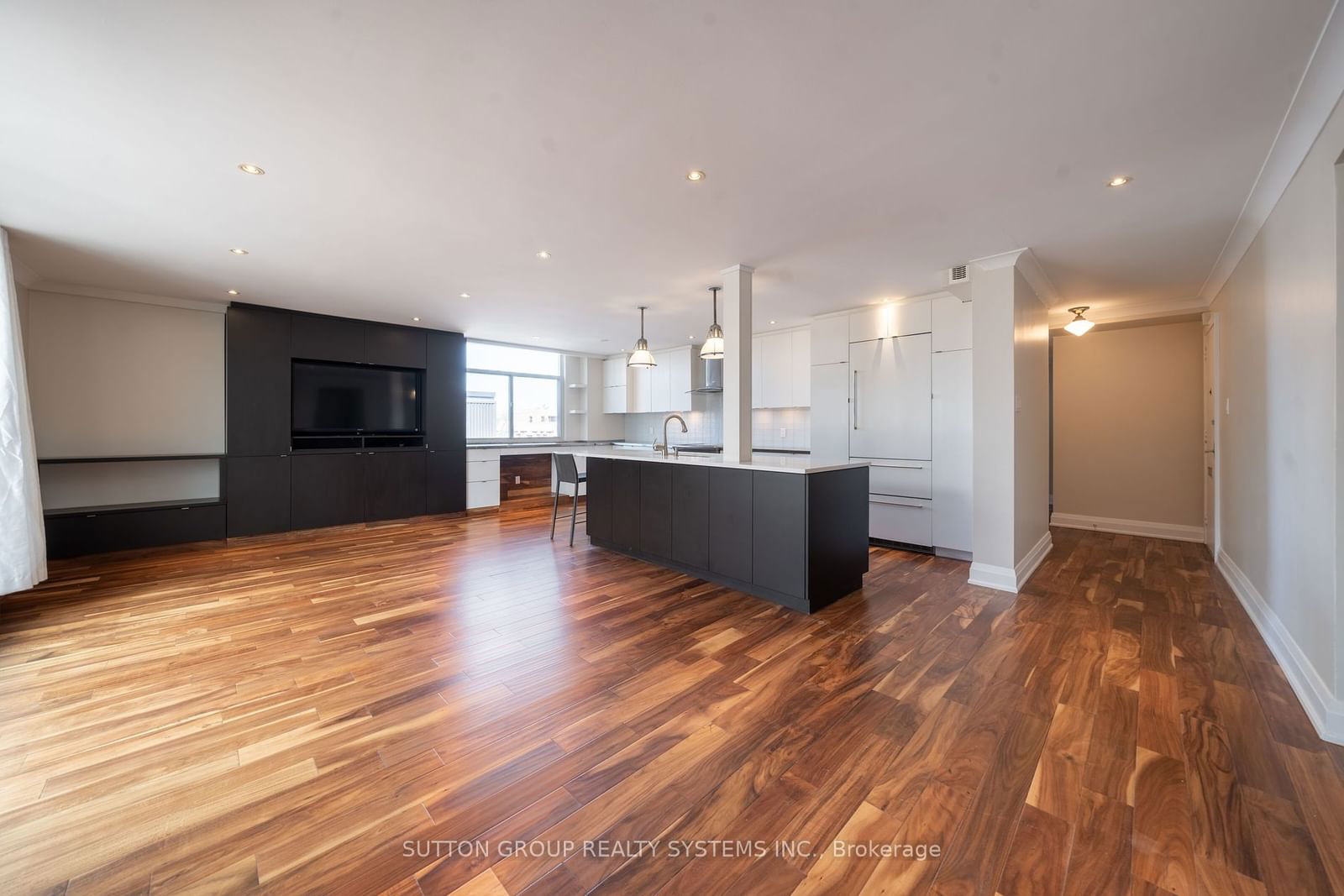 335 Lonsdale Rd, unit PH01 for sale