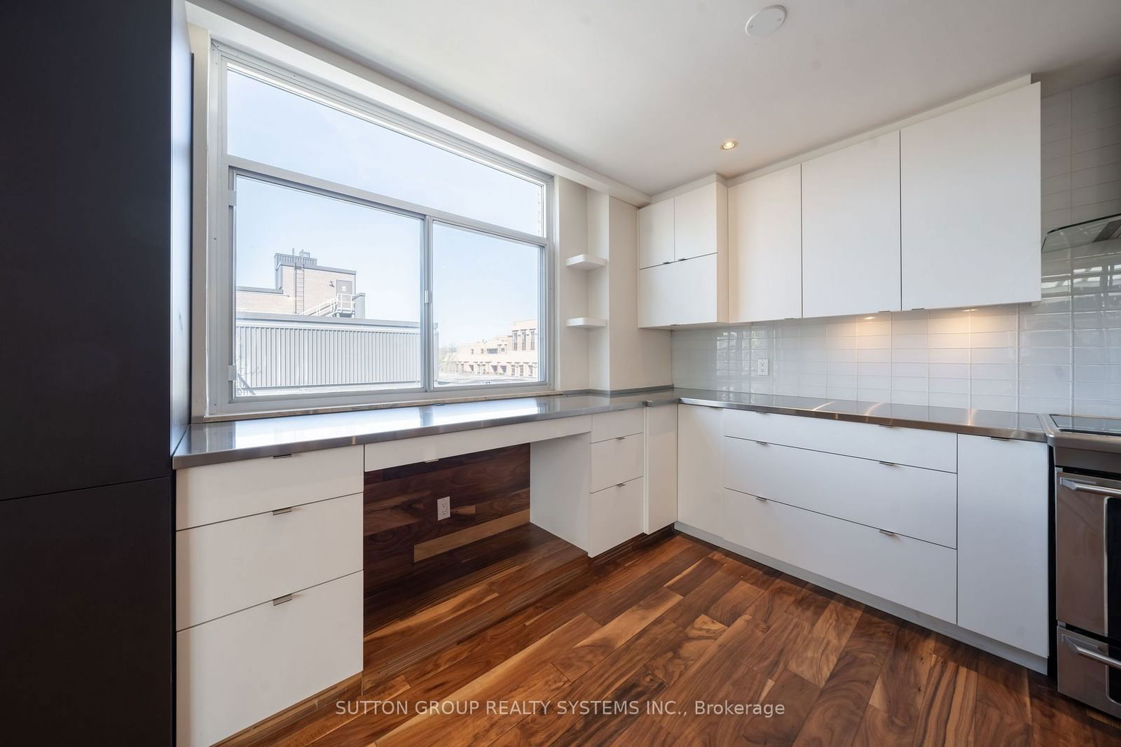 335 Lonsdale Rd, unit PH01 for sale