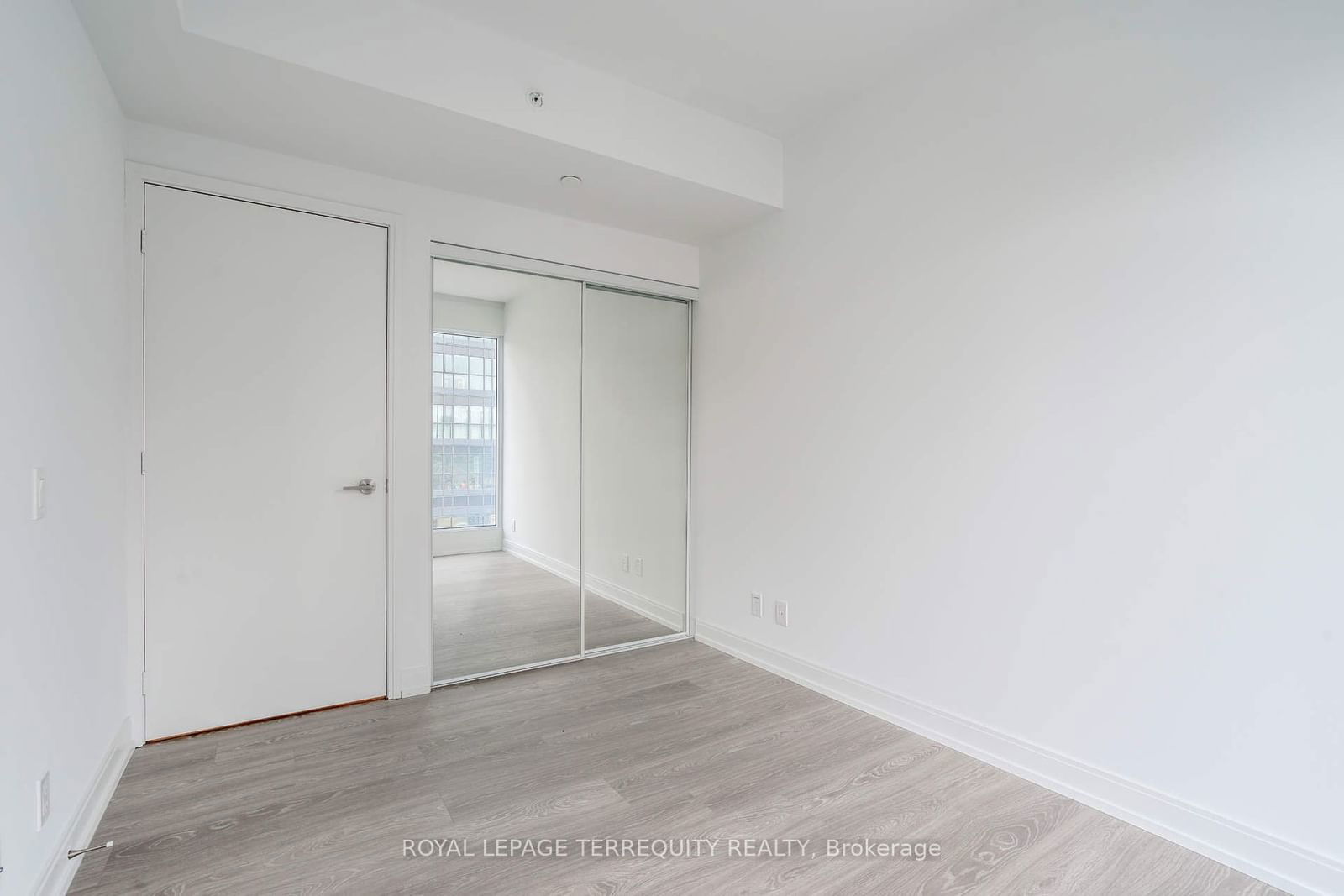 181 Dundas St E, unit 911 for rent