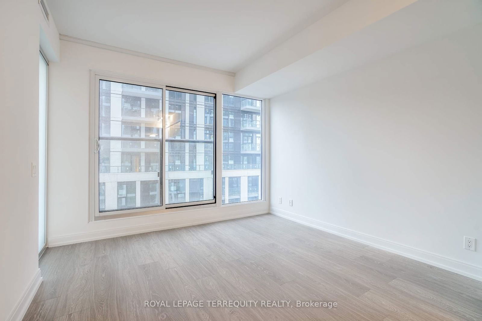 181 Dundas St E, unit 911 for rent