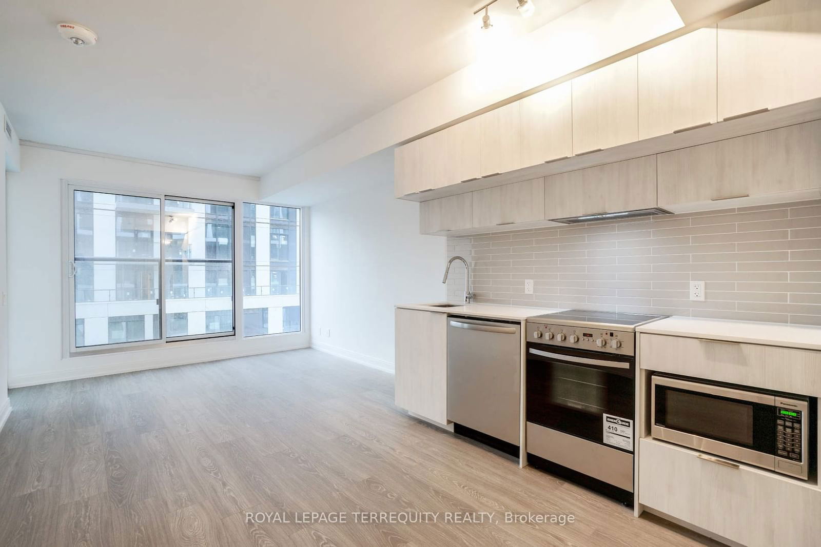 181 Dundas St E, unit 911 for rent