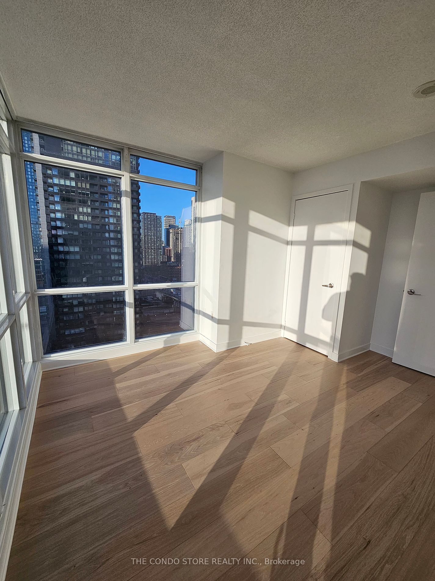 15 Fort York Blvd, unit 2203 for rent