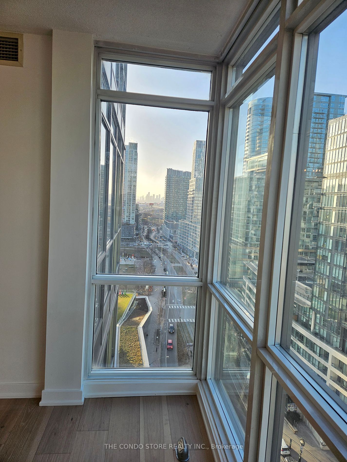 15 Fort York Blvd, unit 2203 for rent