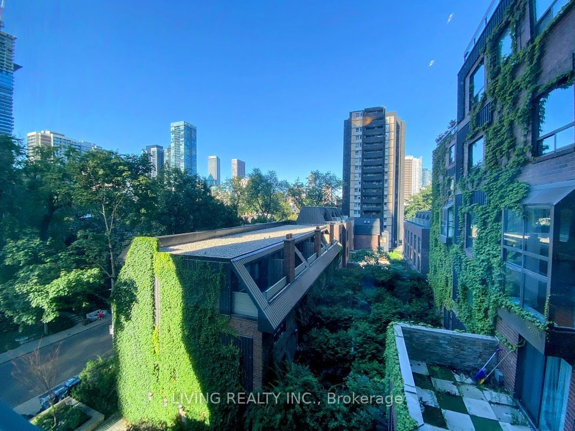 17 Dundonald St, unit 406 for sale