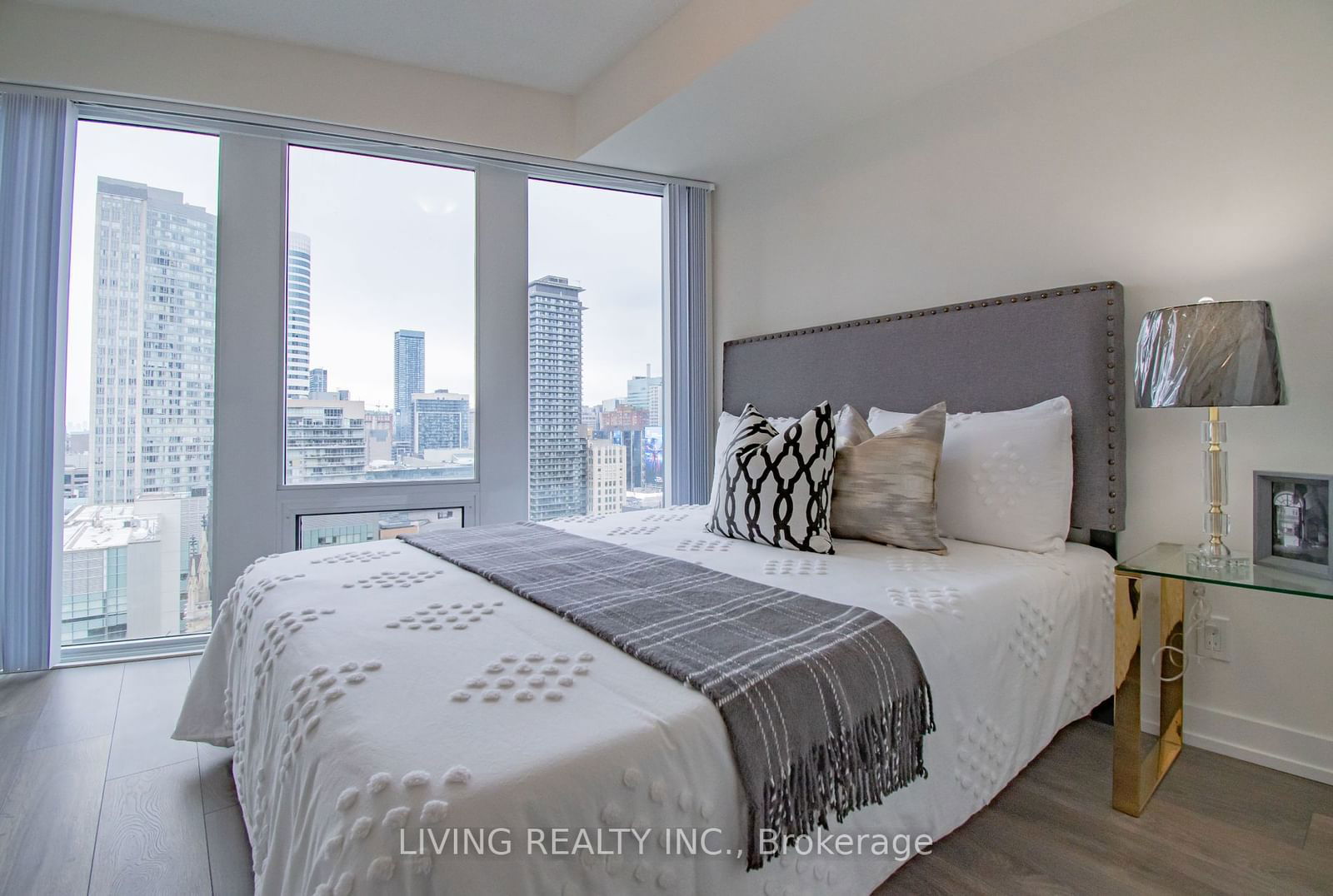 60 Shuter St, unit 2506 for sale