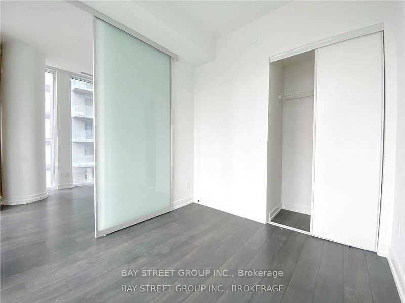 28 Wellesley St E, unit 1907 for rent