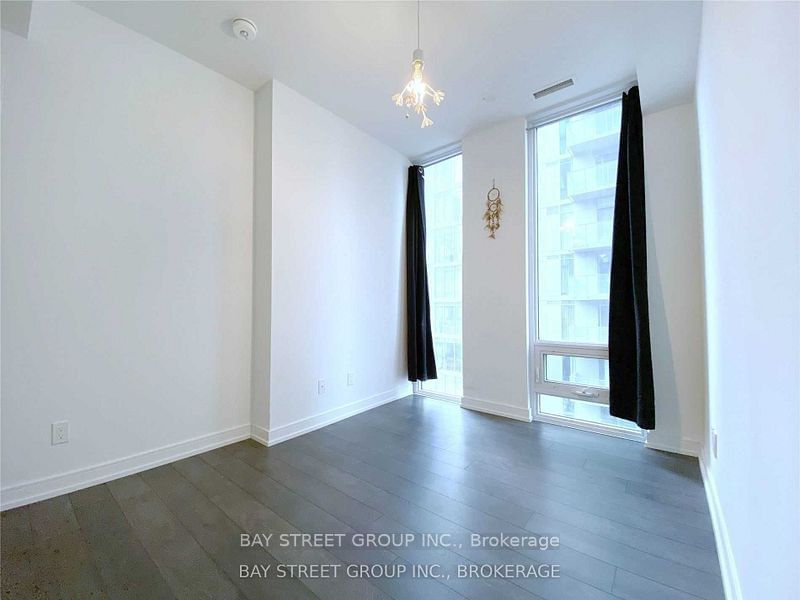 28 Wellesley St E, unit 1907 for rent