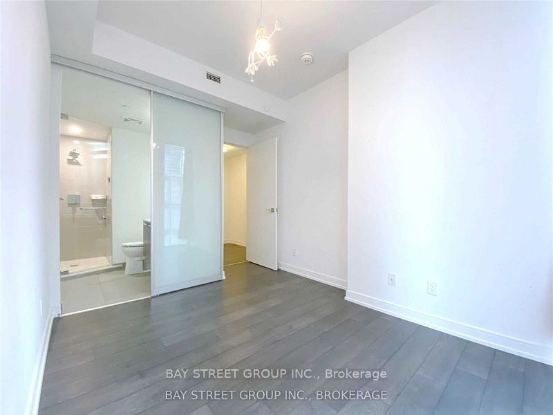 28 Wellesley St E, unit 1907 for rent