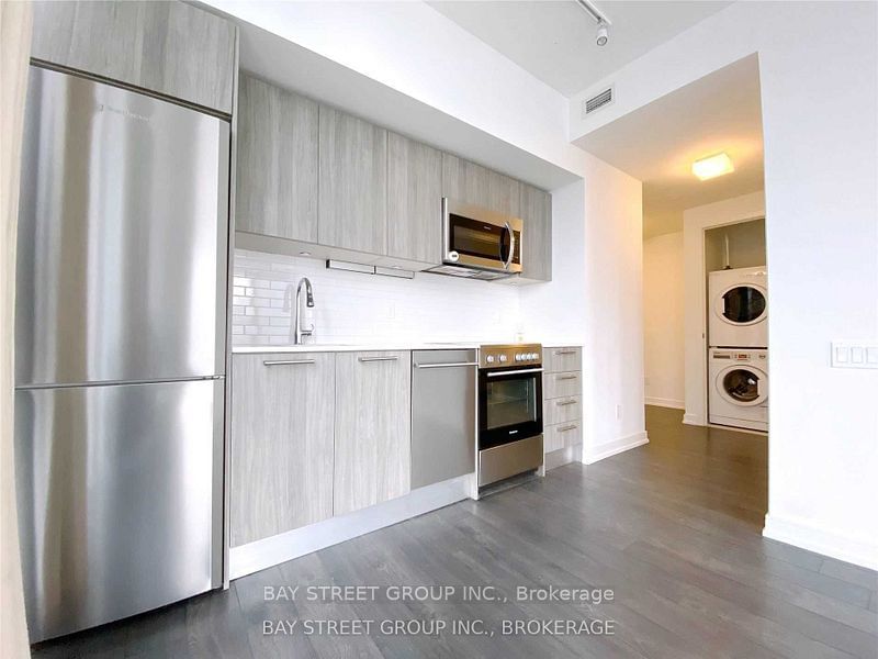 28 Wellesley St E, unit 1907 for rent