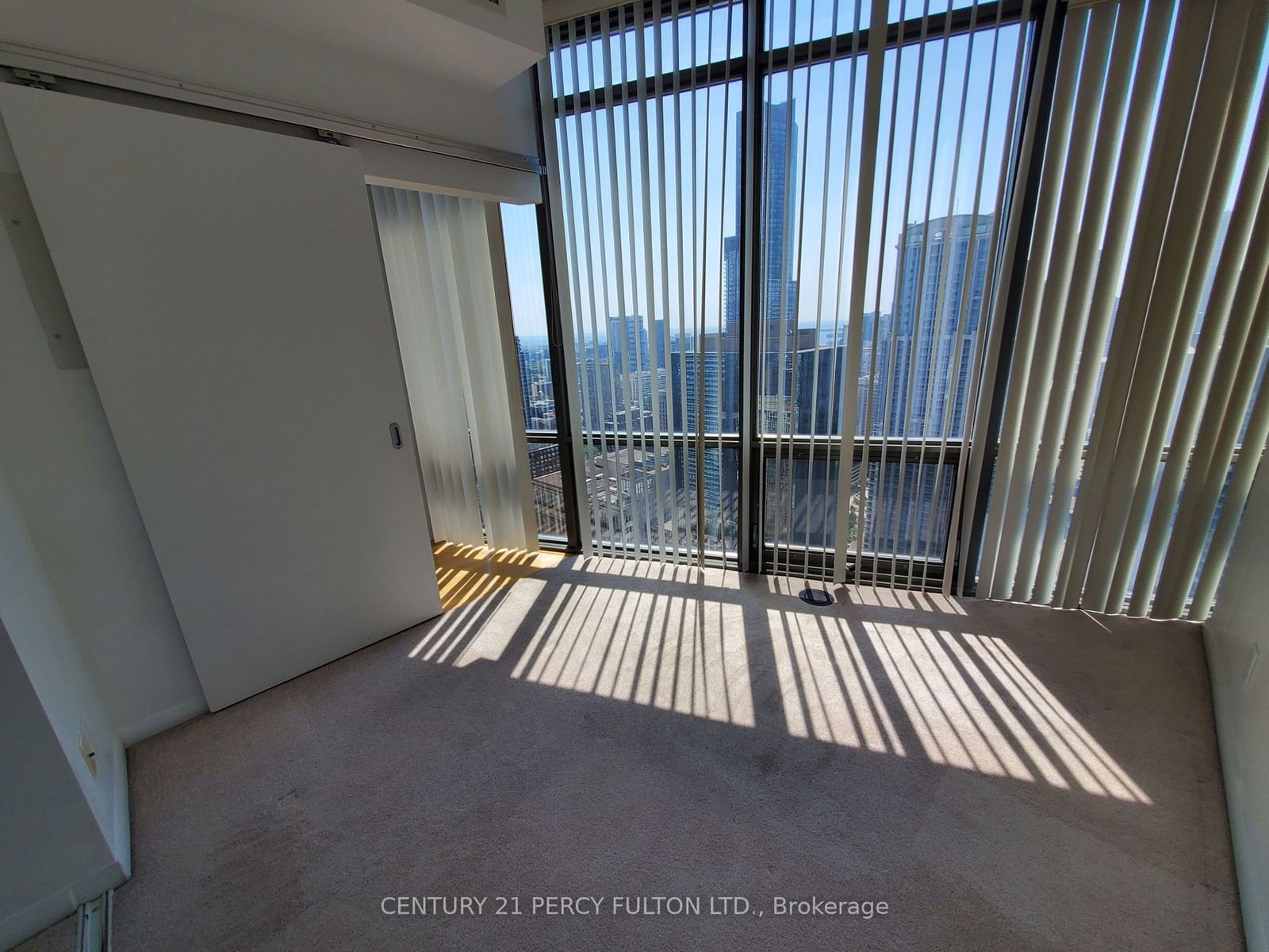 832 Bay St, unit 3909 for rent