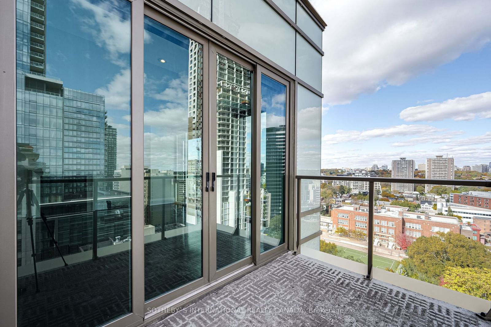 80 Yorkville Ave, unit 1402 for rent