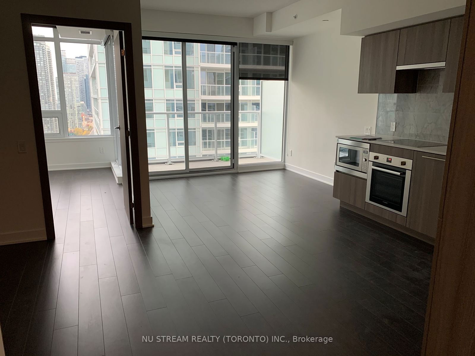 19 Bathurst St, unit 2909 for rent