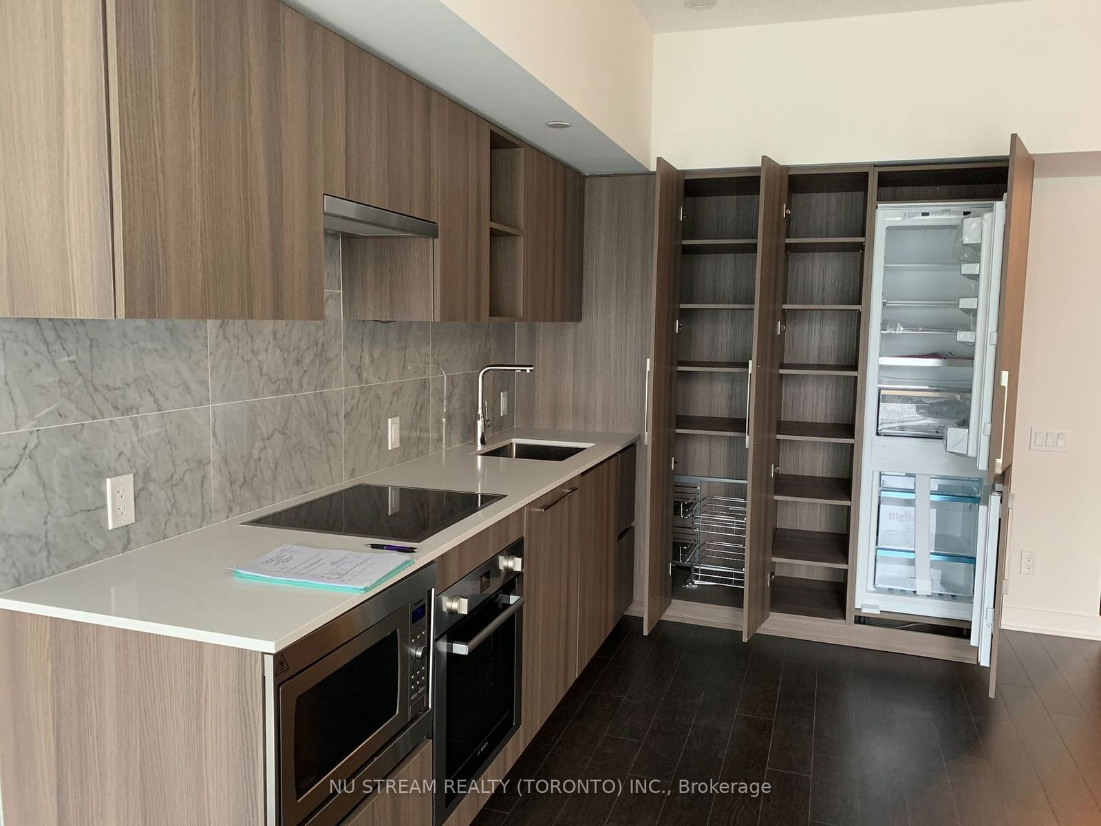 19 Bathurst St, unit 2909 for rent