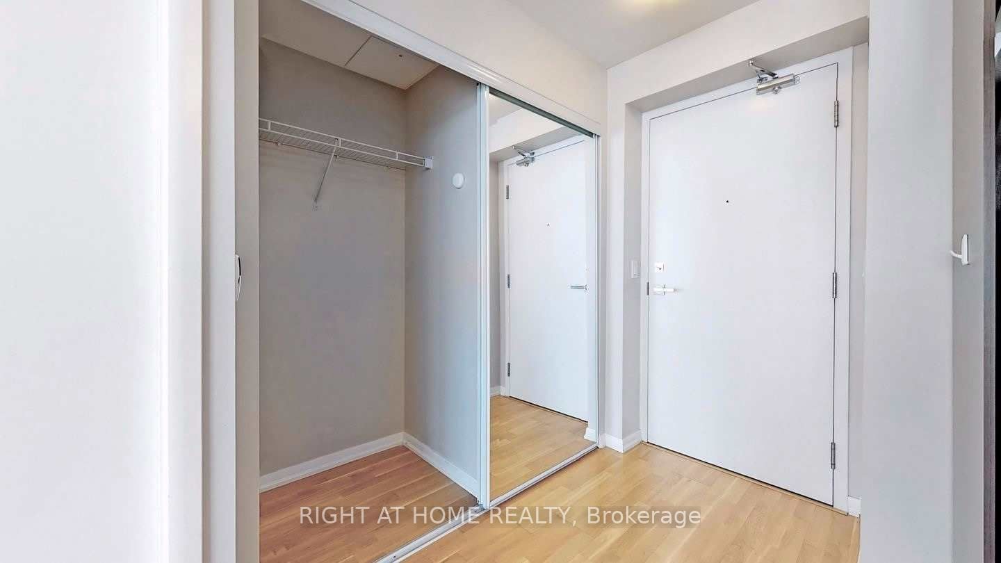 832 Bay St, unit 2404 for rent