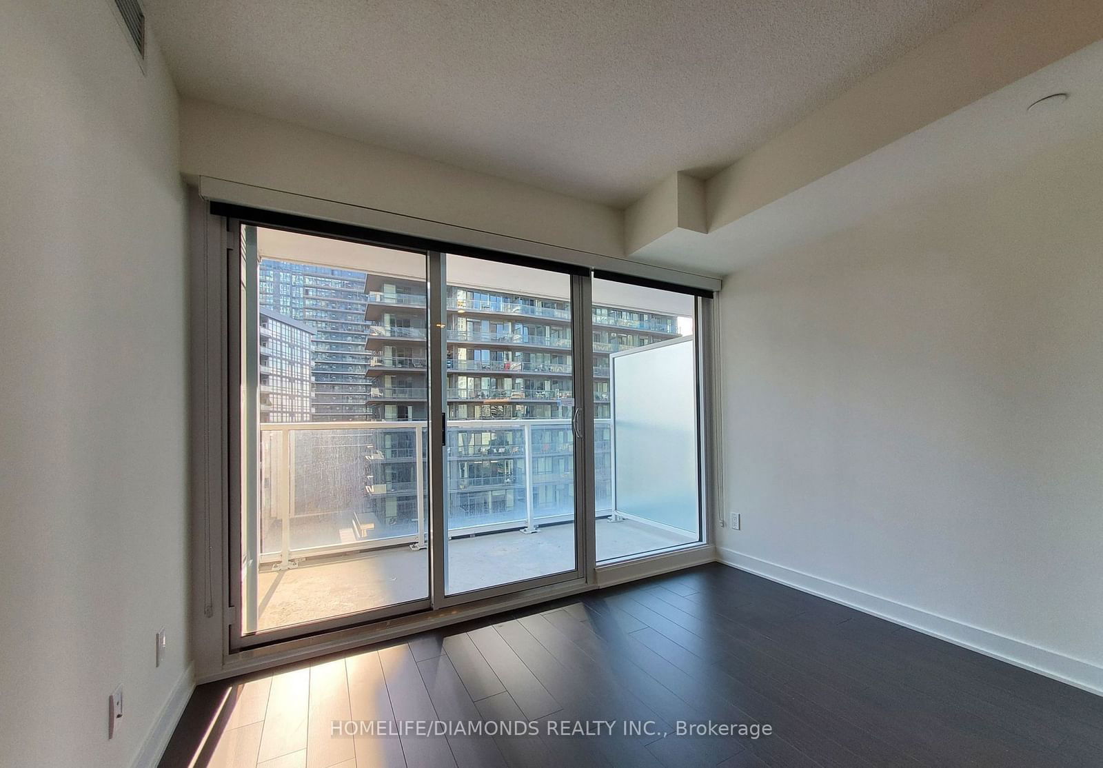 19 BATHURST St, unit 816 for sale