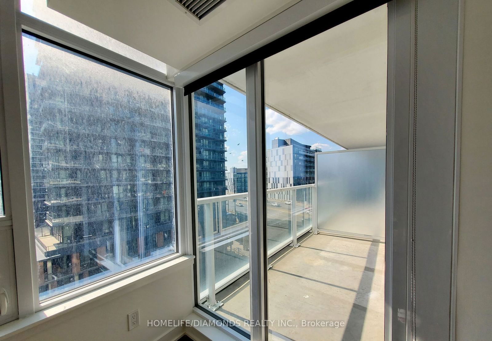 19 BATHURST St, unit 816 for sale