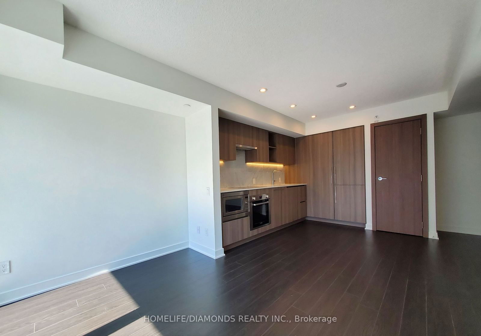 19 BATHURST St, unit 816 for sale