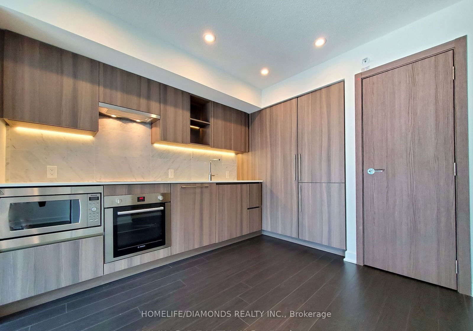 19 BATHURST St, unit 816 for sale