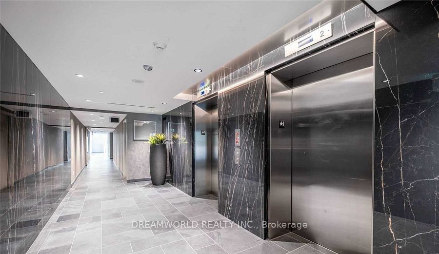 95 Bathurst St, unit 917 for sale