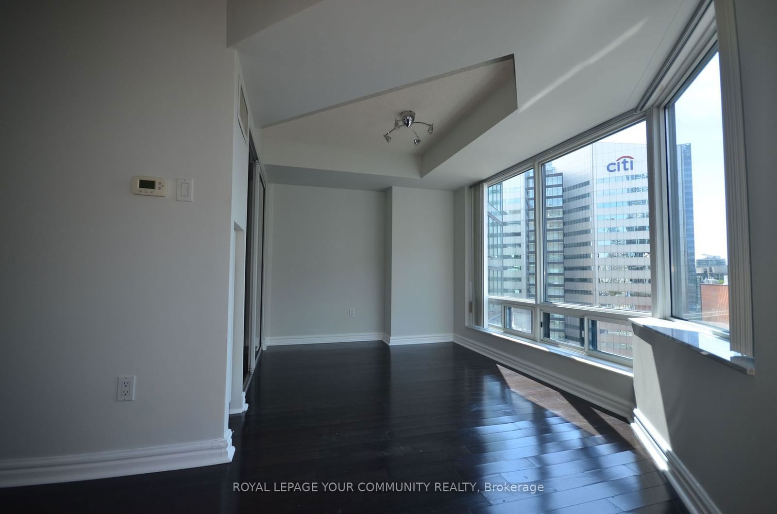 33 University Ave, unit 1504 for rent