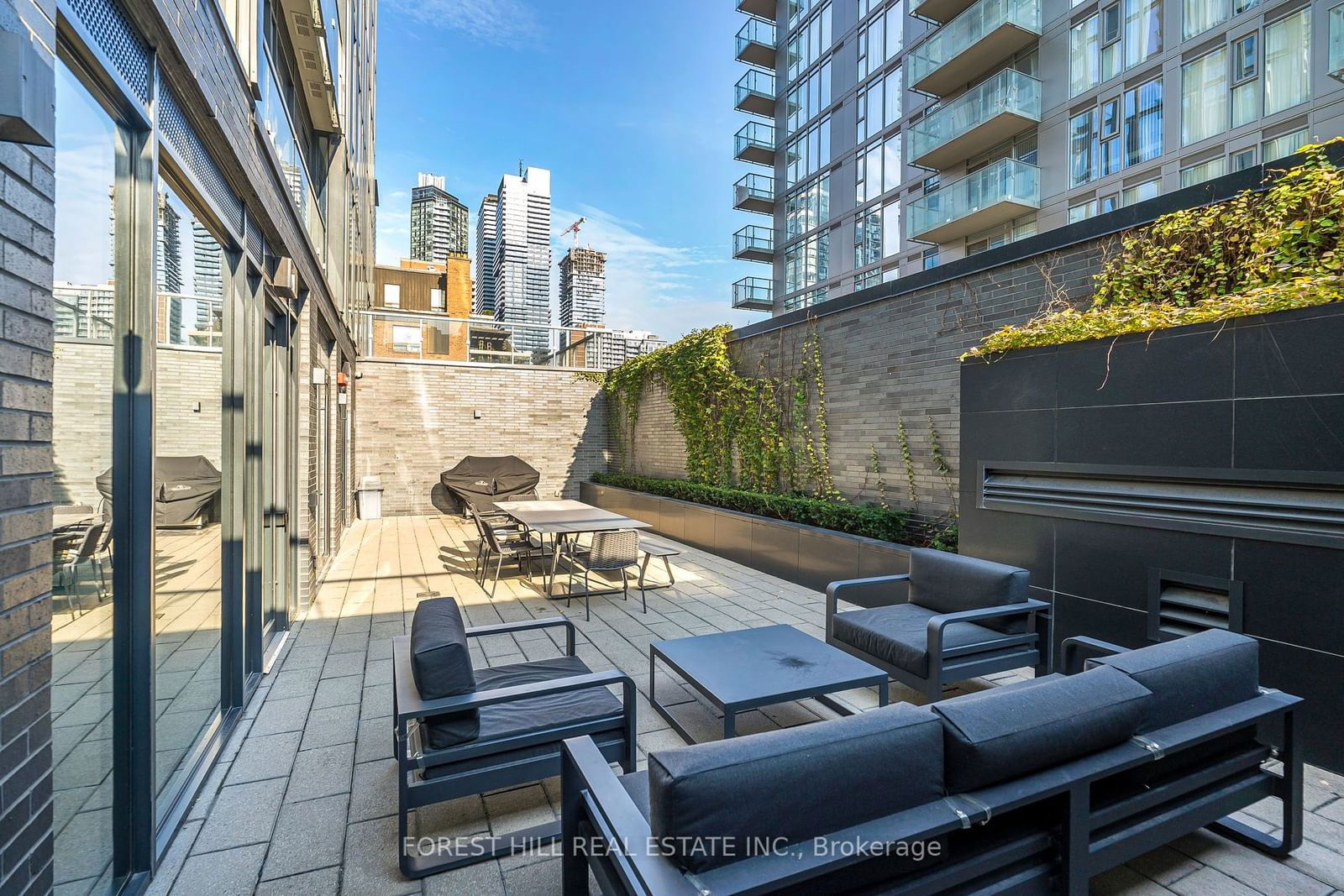 28 Wellesley St E, unit 1108 for rent