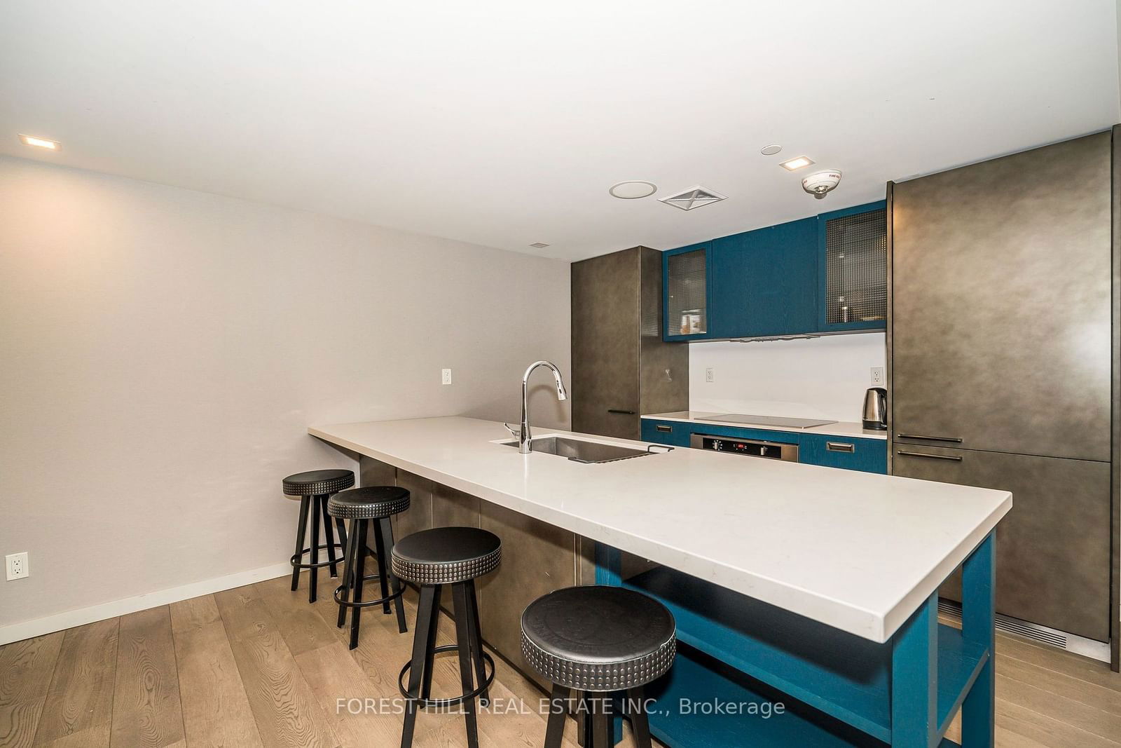 28 Wellesley St E, unit 1108 for rent