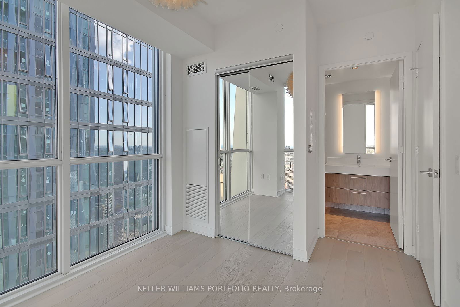 1 Yorkville Ave, unit 4811 for rent