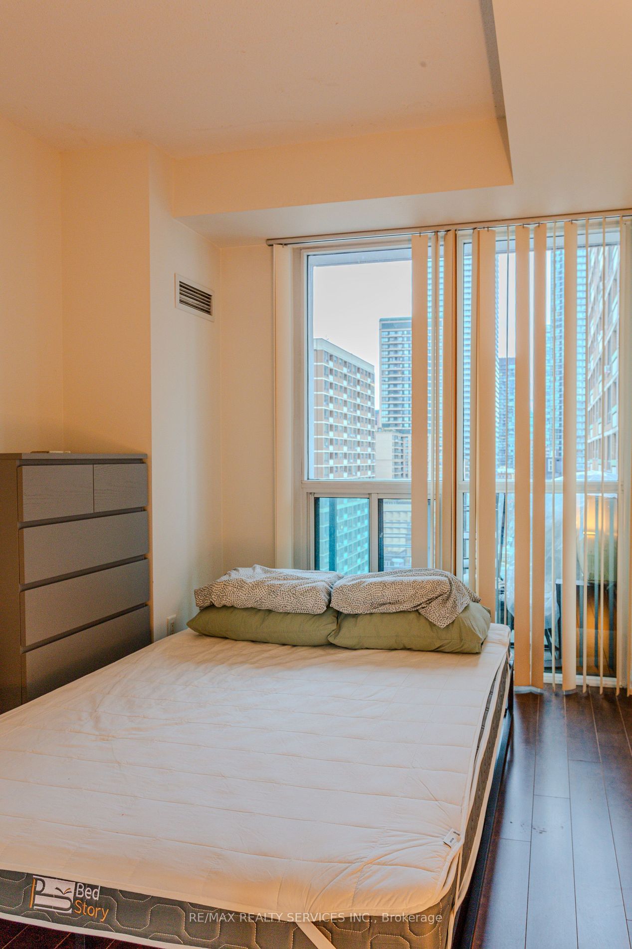 1121 Bay St E, unit 1407 for sale