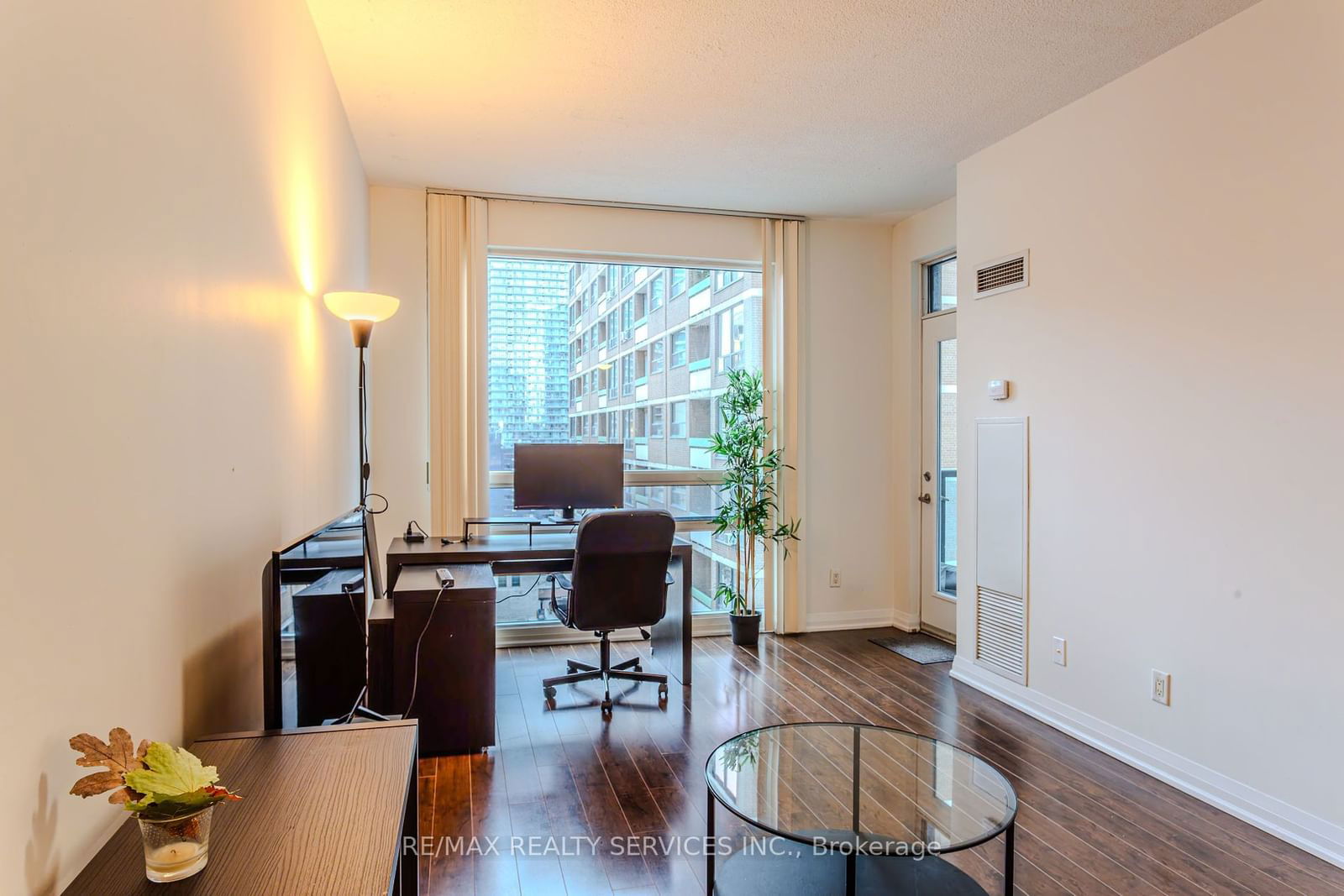 1121 Bay St E, unit 1407 for sale