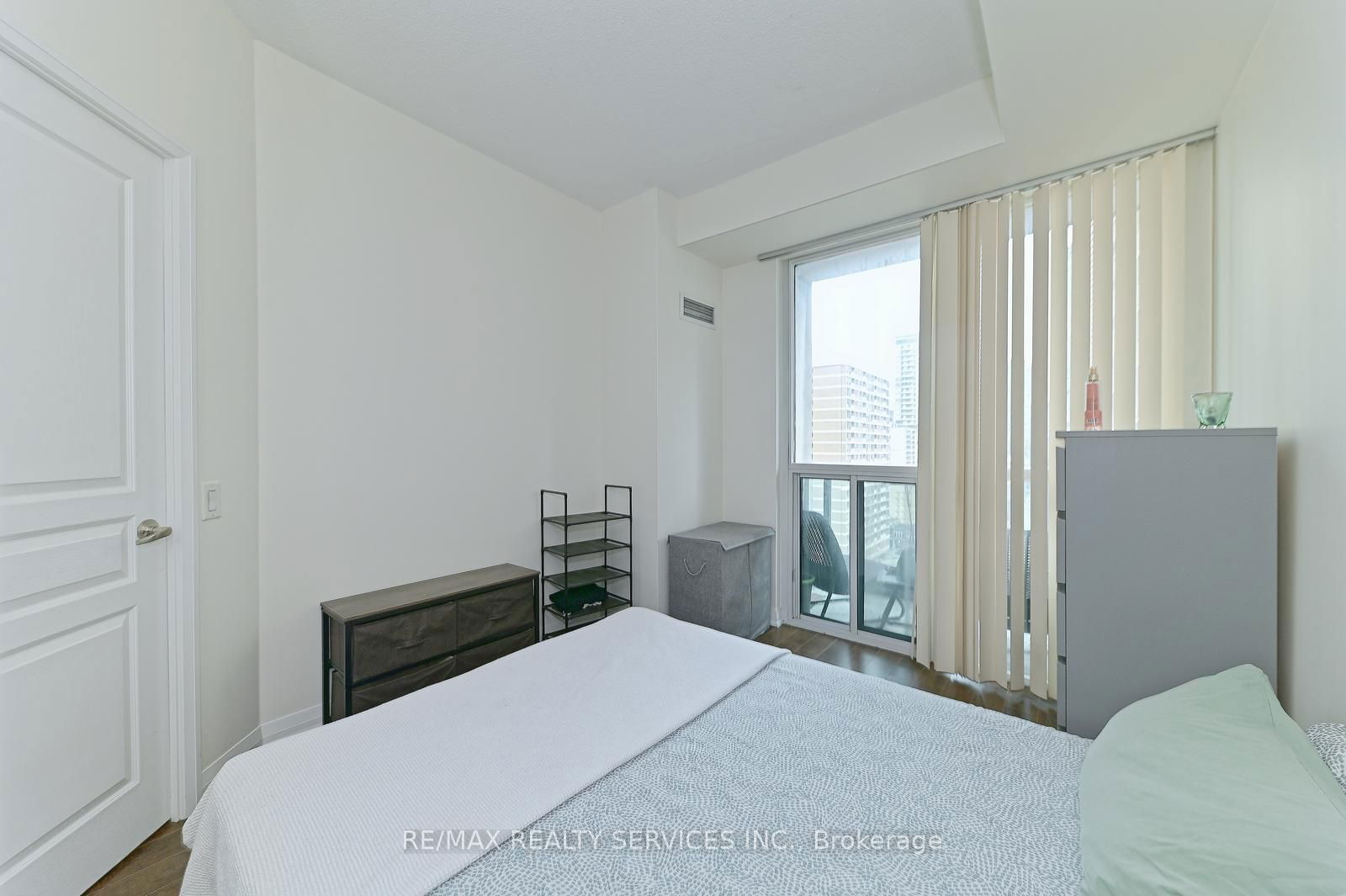 1121 Bay St E, unit 1407 for sale