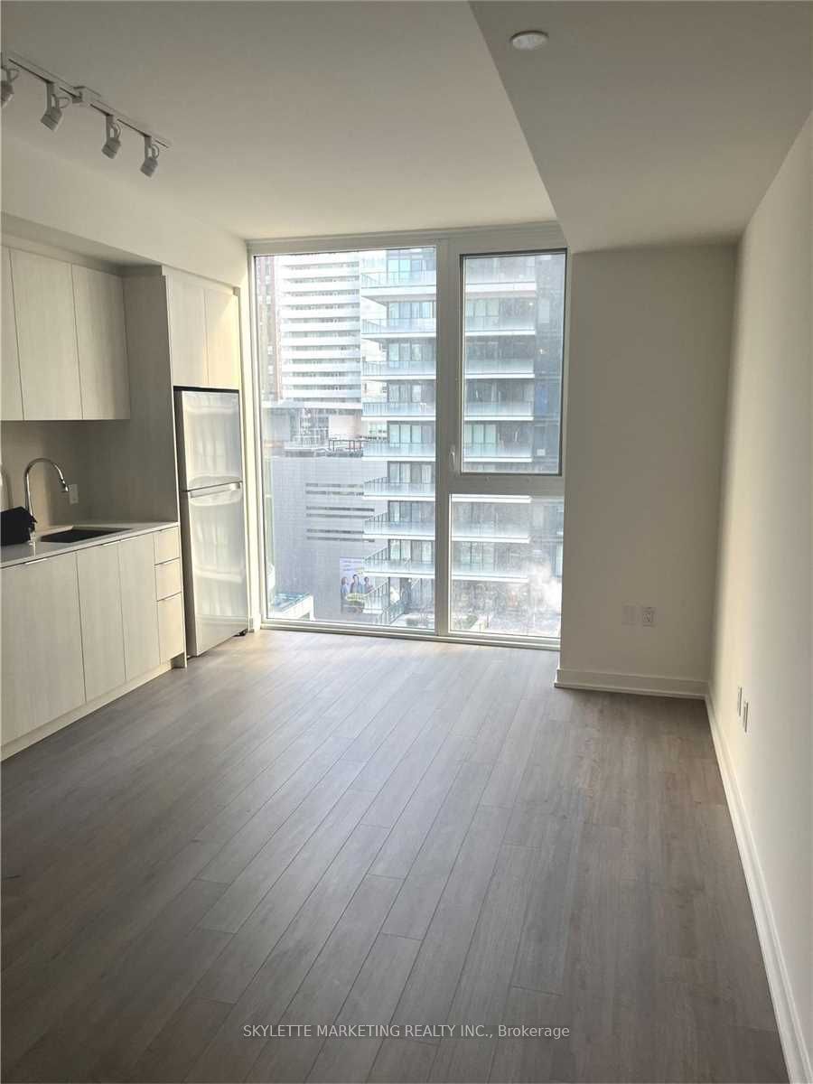 357 King St W, unit 1106 for rent