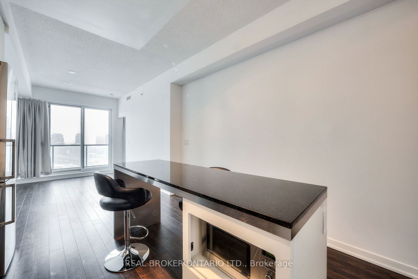 51 East Liberty St, unit 1809 for rent