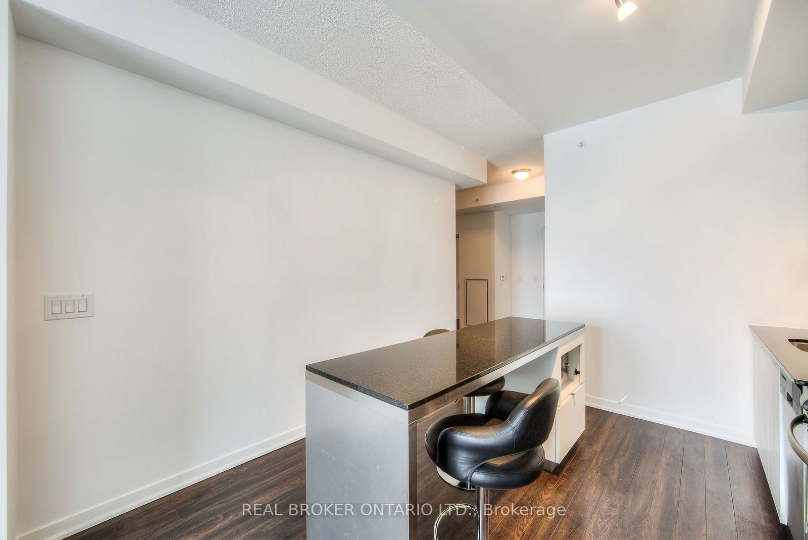 51 East Liberty St, unit 1809 for rent