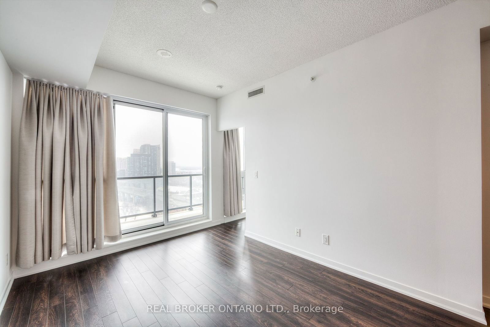 51 East Liberty St, unit 1809 for rent