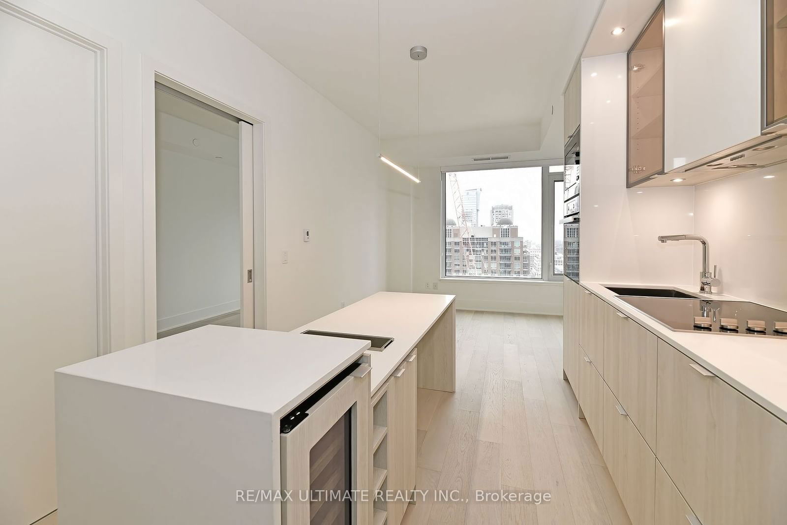 11 Yorkville Ave, unit 1502 for rent