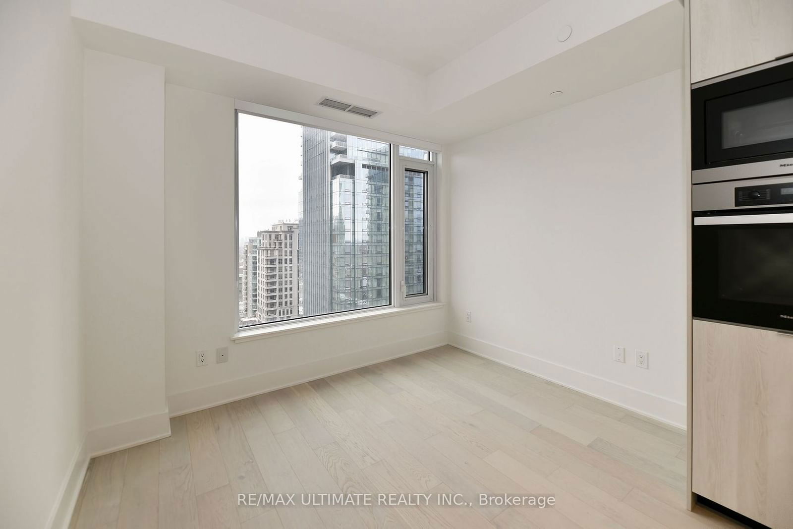 11 Yorkville Ave, unit 1502 for rent