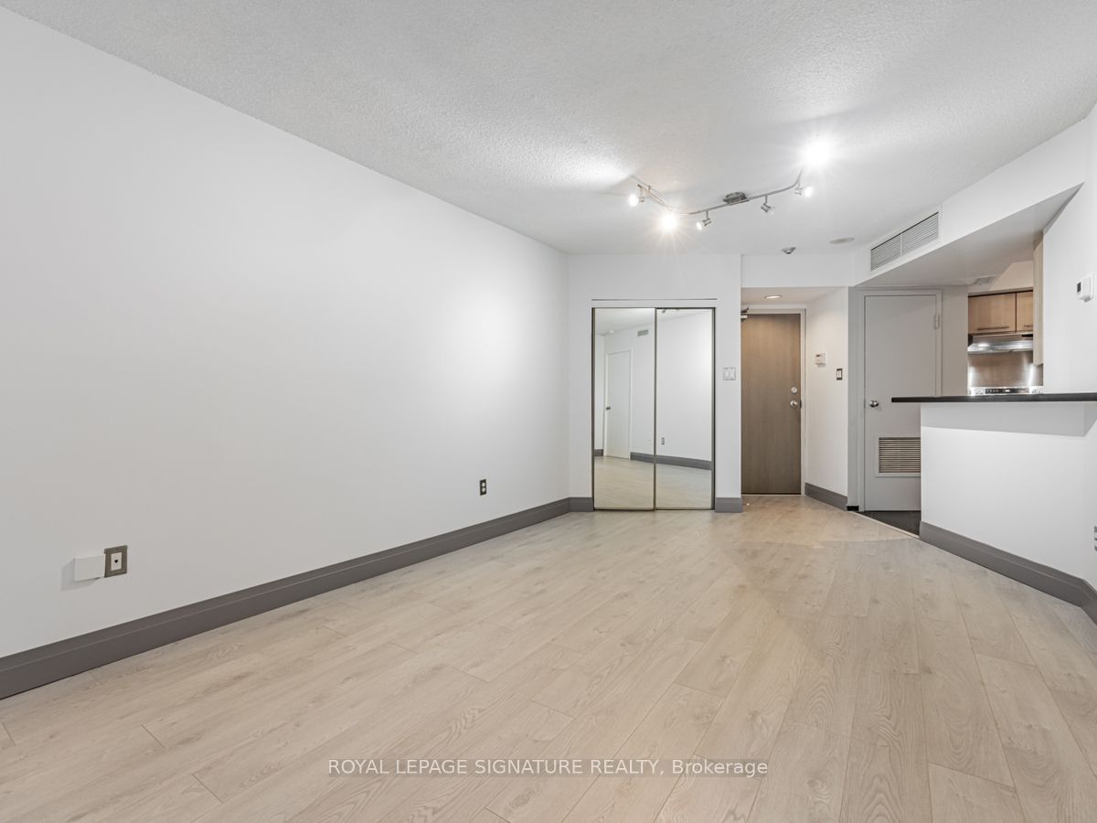 1001 Bay St, unit 307 for rent