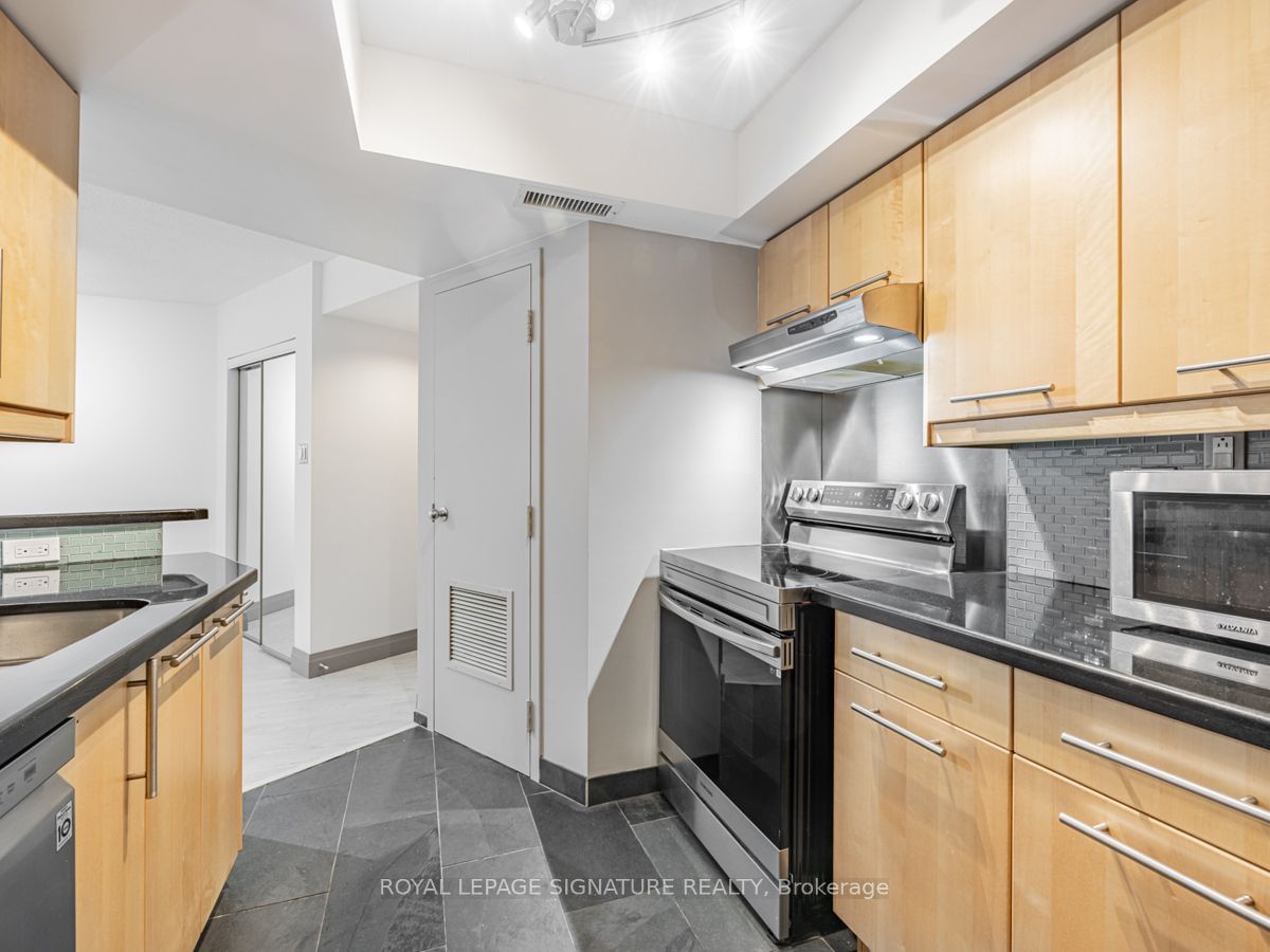 1001 Bay St, unit 307 for rent