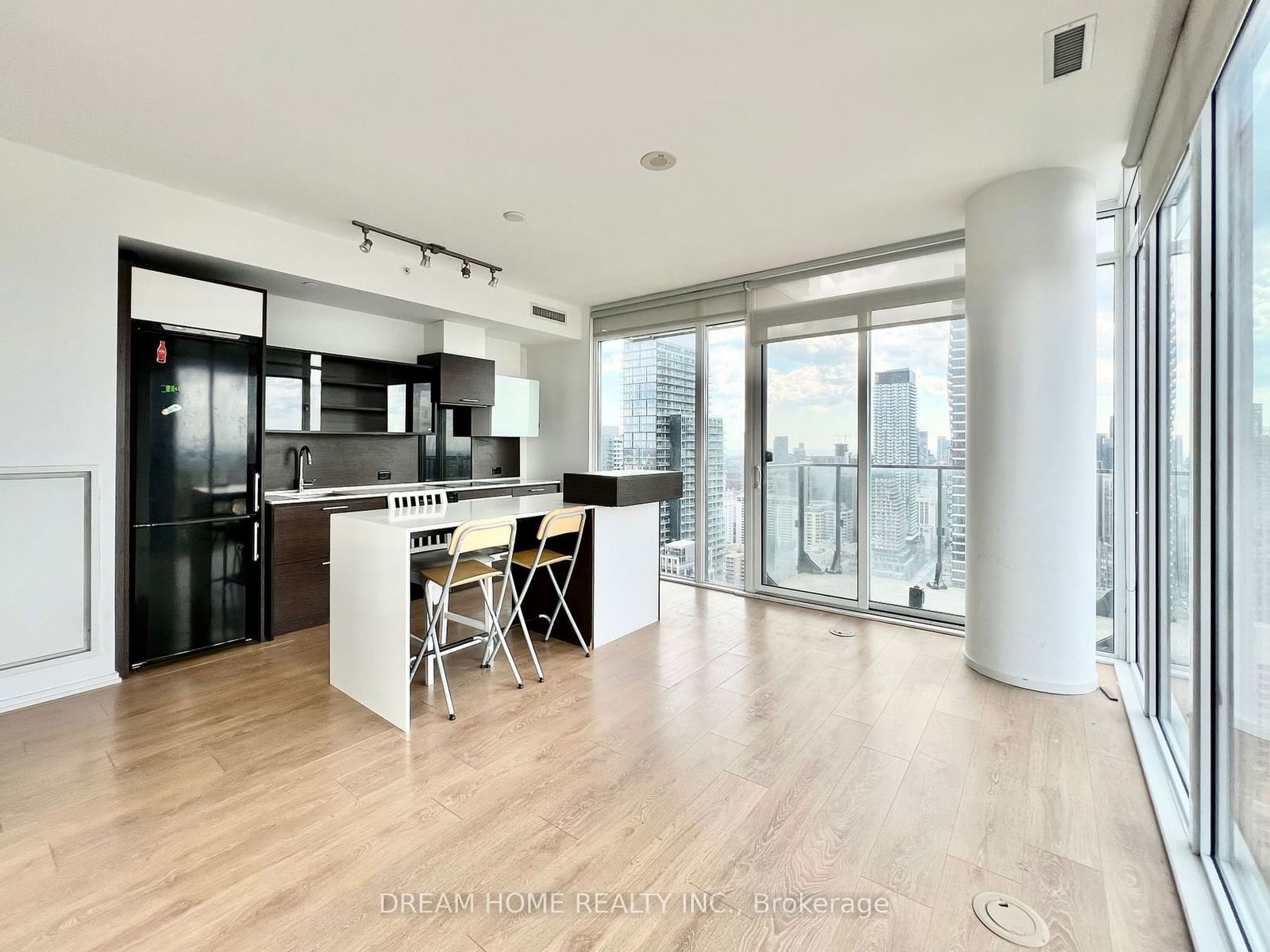 75 St Nicholas St, unit 3204 for rent