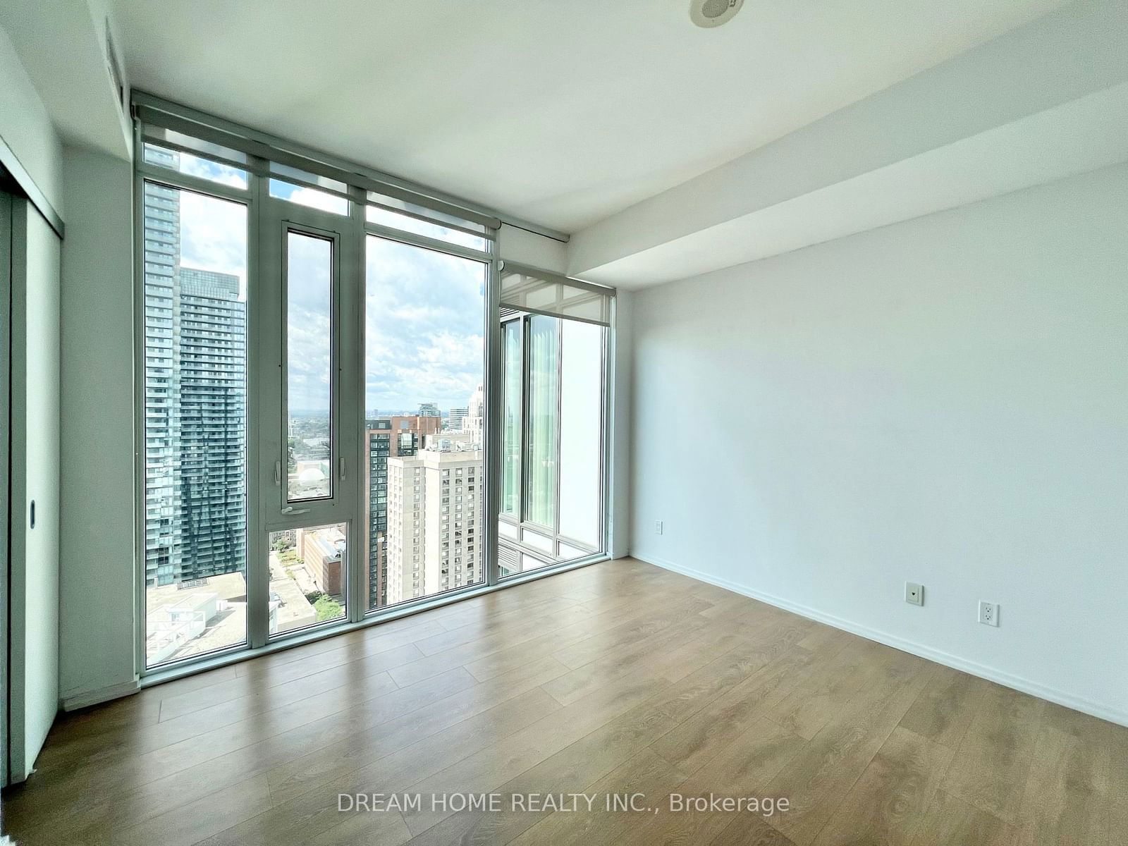 75 St Nicholas St, unit 3204 for rent